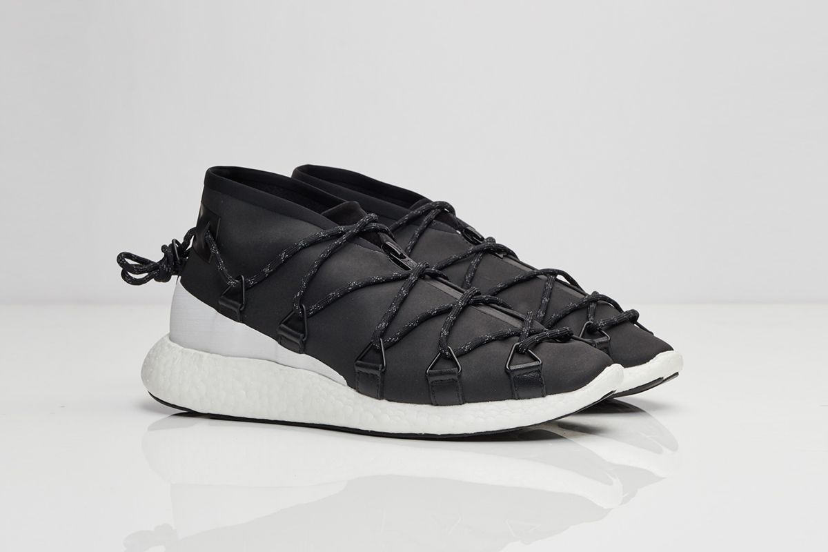 Y3 Releases Cross-Lace Run in Black and White Colourway