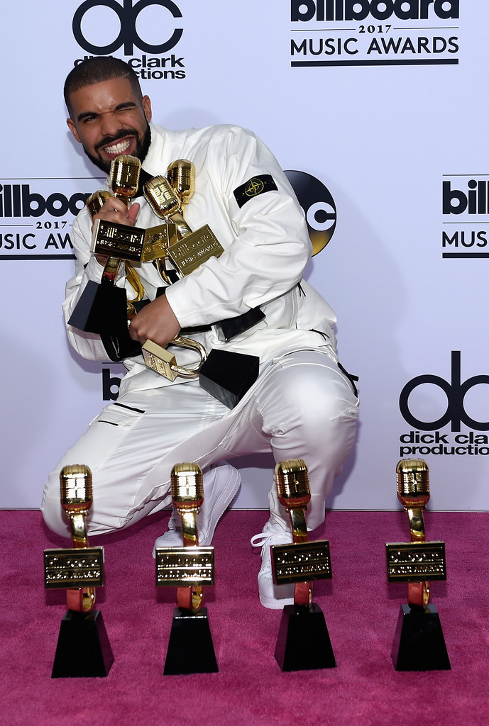 Red Carpet: Billboard Music Awards Men’s Style