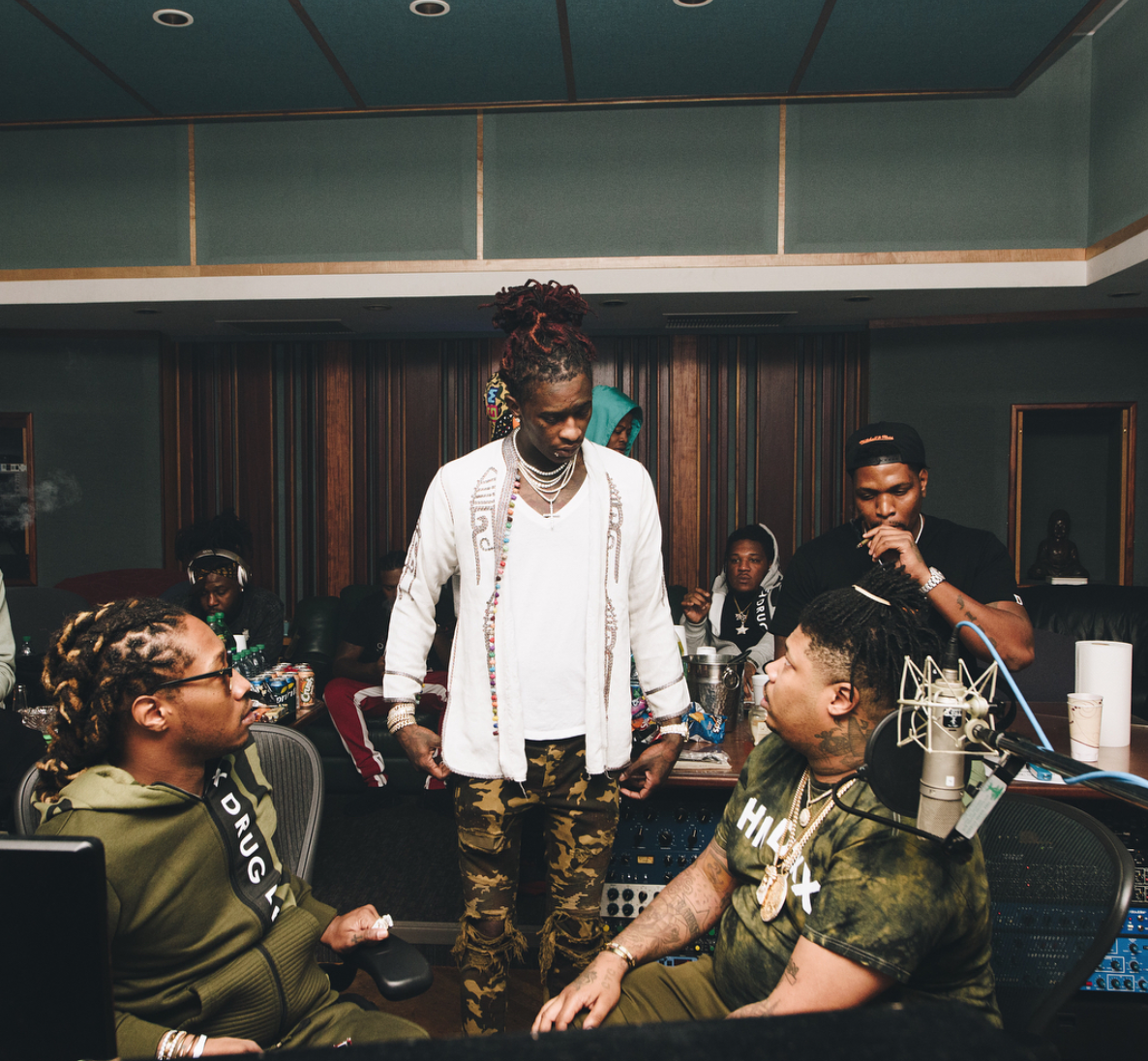 Френдои таг. Рэпер young Thug. Young Thug и Lil Durk на студии. Young Thug с продюсером. Young Thug Gunna на студии.