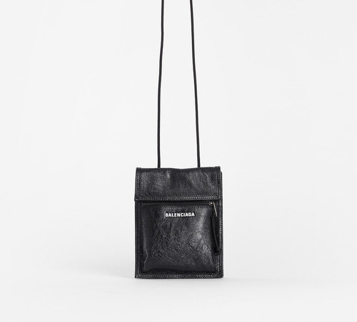 A Look at Balenciaga’s AW18 Unisex Shoulder Bags