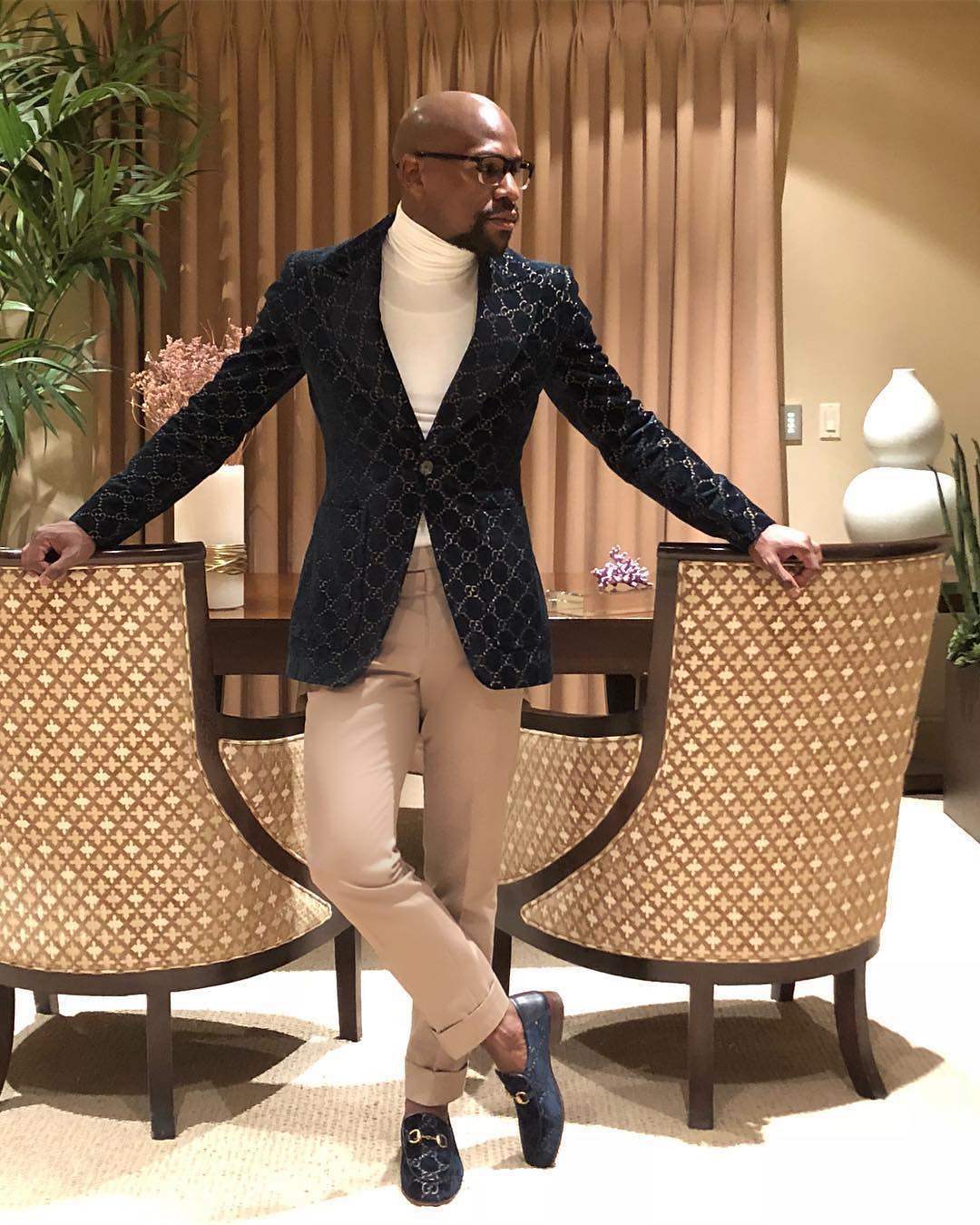 SPOTTED: Floyd Mayweather Jr. Flexes in Matching Gucci – PAUSE