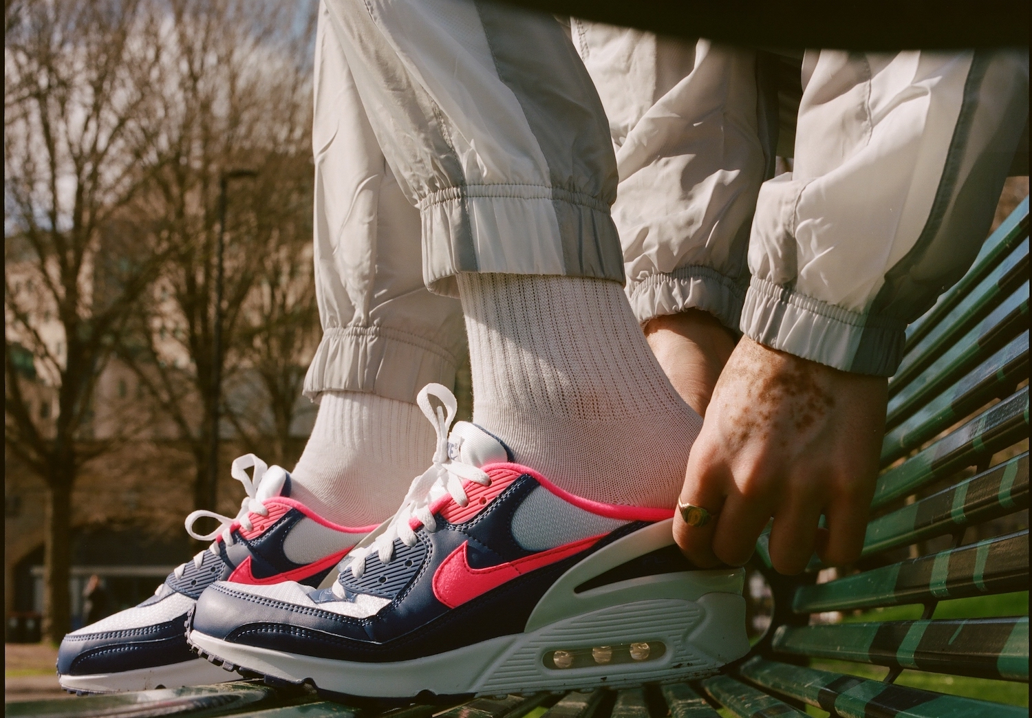 PAUSE Editorial: Nike Air Max 90 FlyEase