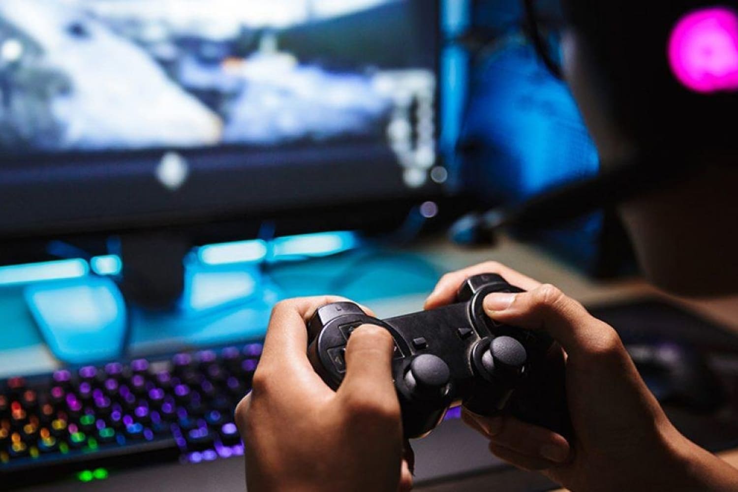 3 Gifts You Can Give Your Boyfriend if He Loves Online Games