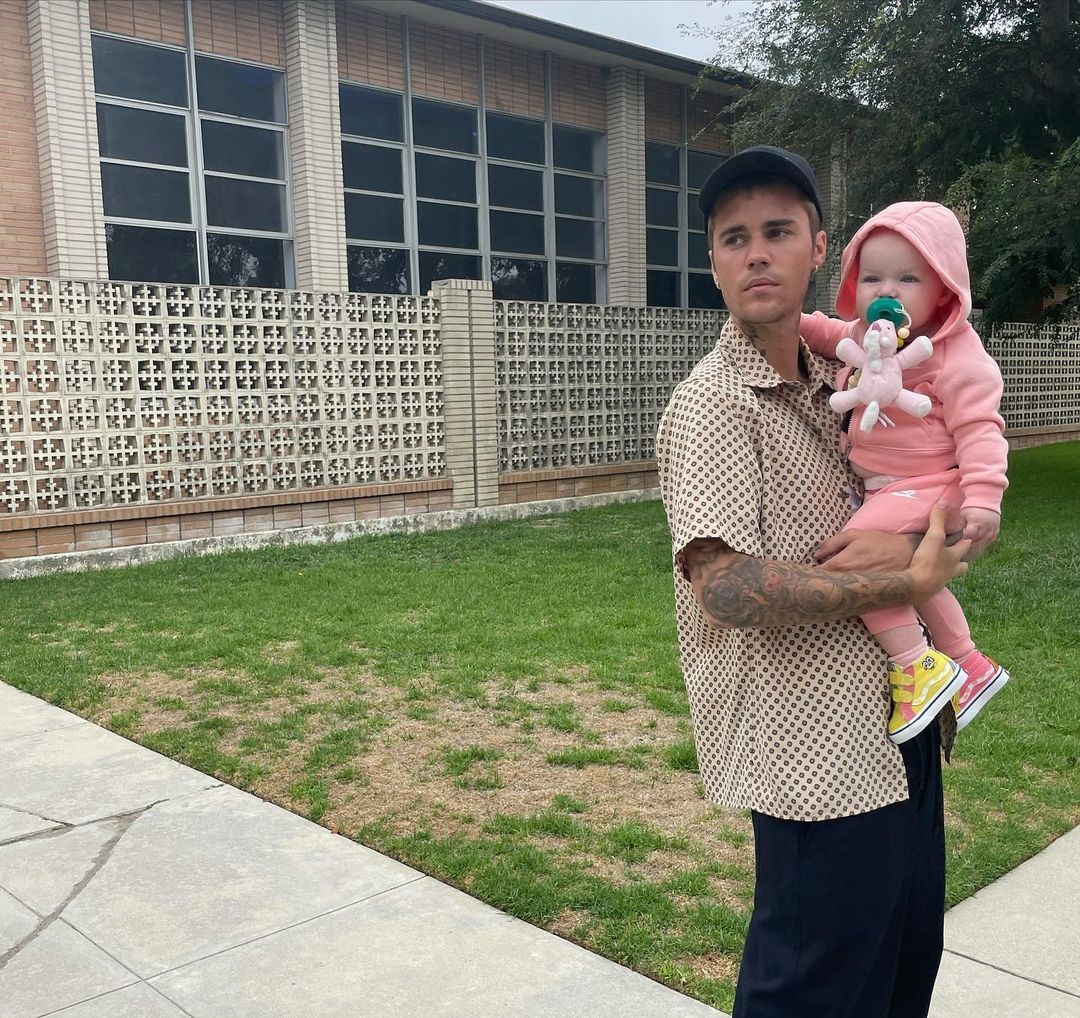 SPOTTED: Justin Bieber on Uncle Duties in Relaxed Outfit