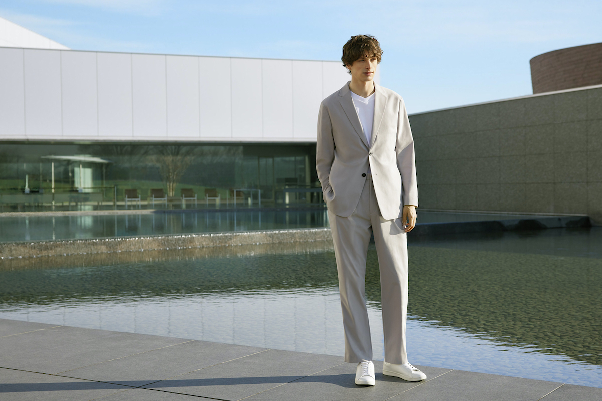 Theory & UNIQLO Team Up for Minimalist SS22′ Offering