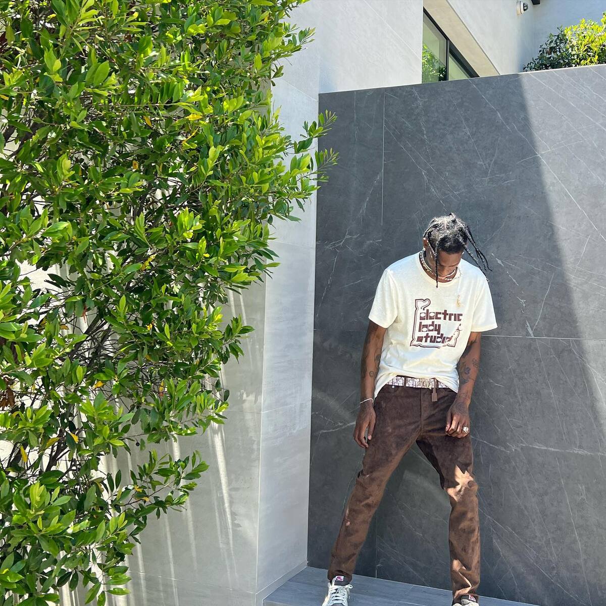 Travis Flexes Air Jordan 1 Lows Dior Collaboration – PAUSE Online | Men's Fashion, Street Style, Fashion News & Streetwear