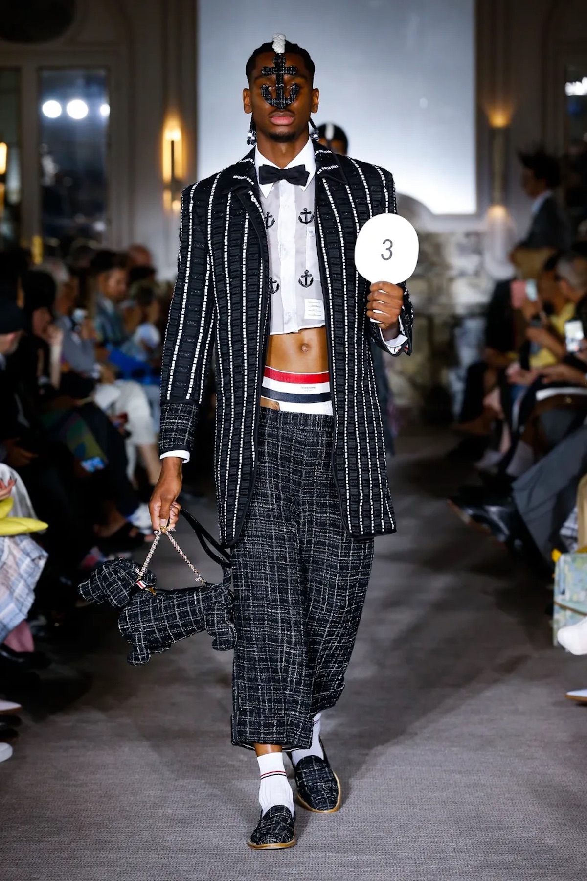 New York, United States. 01st May, 2023. NEW YORK, NEW YORK - MAY 01: NBA  player Shai Gilgeous-Alexander wearing Thom Browne departs The Pierre Hotel  for 2023 Met Gala on May 01