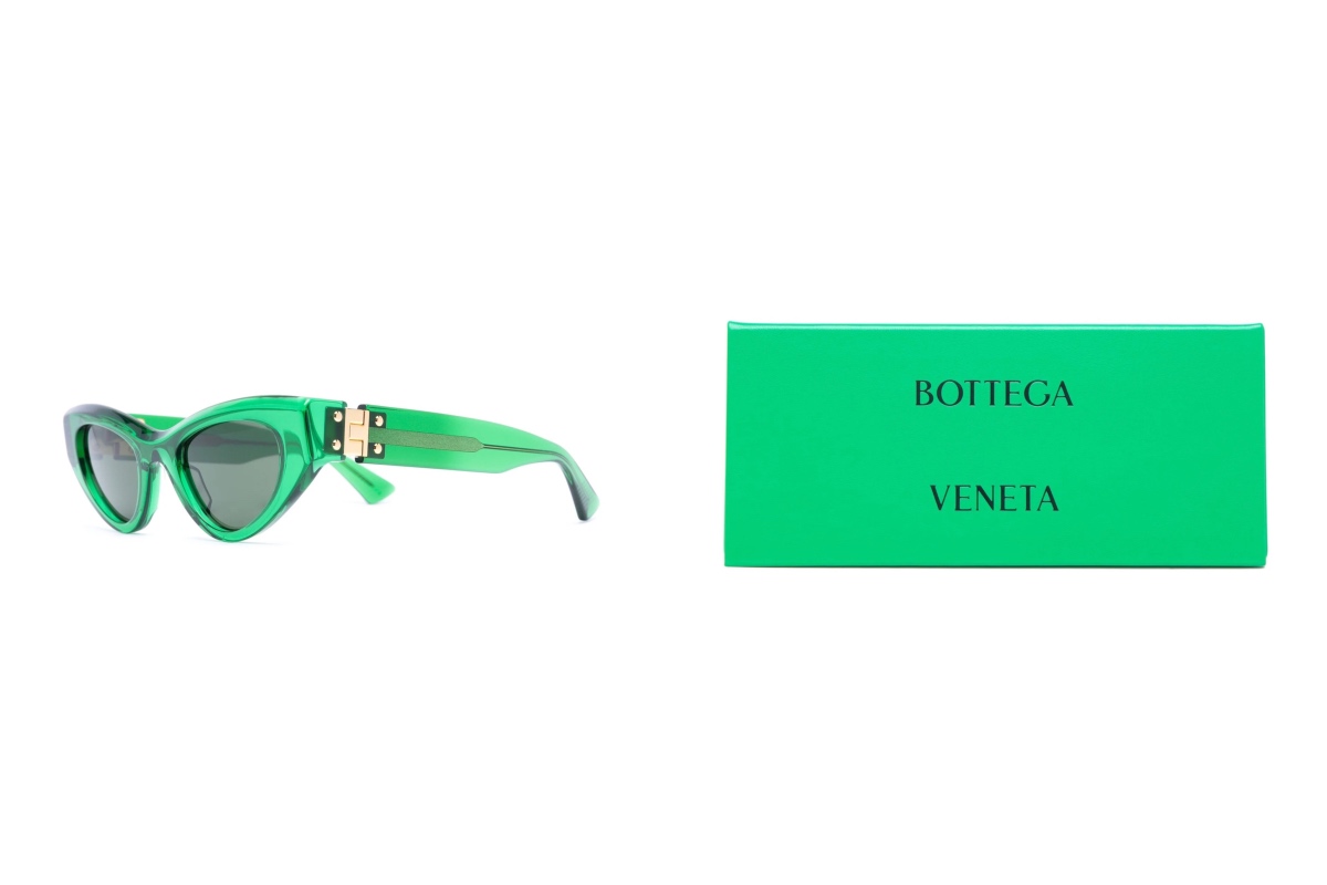 PAUSE or Skip: Bottega Veneta Eyewear Green Oval Frame Sunglasses
