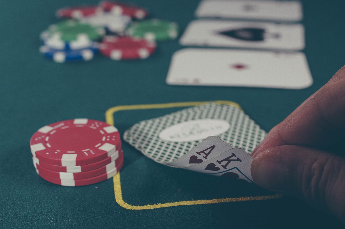 How Online Casinos are Introducing Luxury Elements into the Gaming Landscape to Attract Customers
