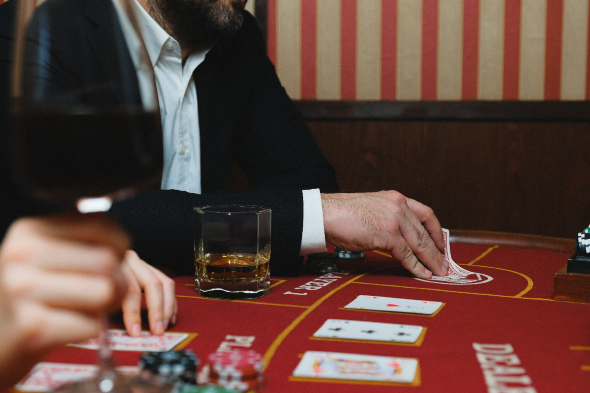 Navigating Casino Style: A Definitive Dress Code Guide for Roulette Tables and Slots in London’s Top Casinos