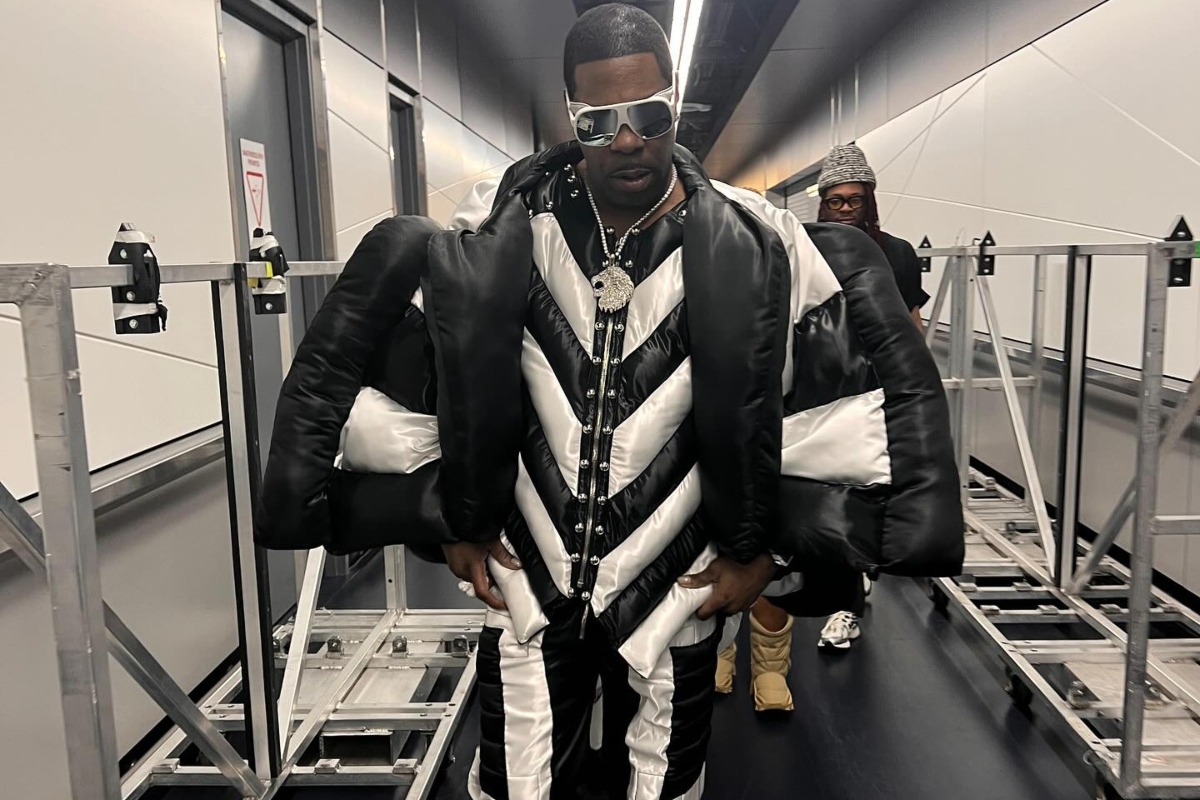 SPOTTED: Busta Rhymes Moves the Needle on Missy Elliot’s Tour Wearing Outlandish Ensemble