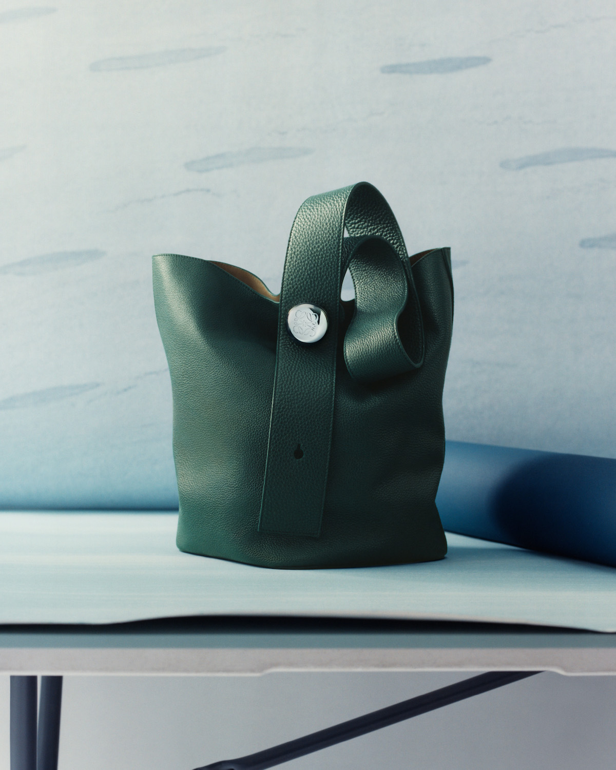 LOEWE_SS25_PRECO_GIFTING_CAMPAIGN_SUNA_FUJITA_RGB_CROPPED_4X5_23
