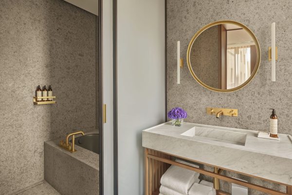 EDITION Signature Suite - Bathroom