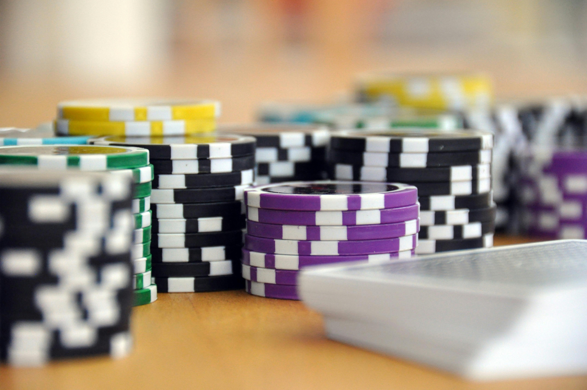 Swipe, Bet, Repeat: The Fast-Paced World of Online Casinos and Its Cultural Impact