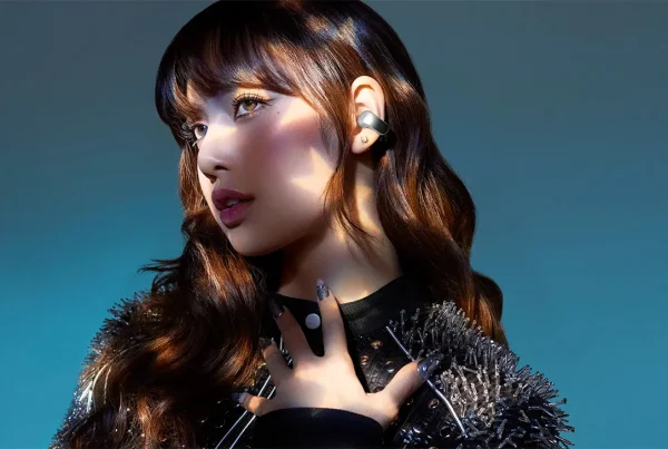 lisa-x-bose-ultra-open-earbuds-MAIN-2025