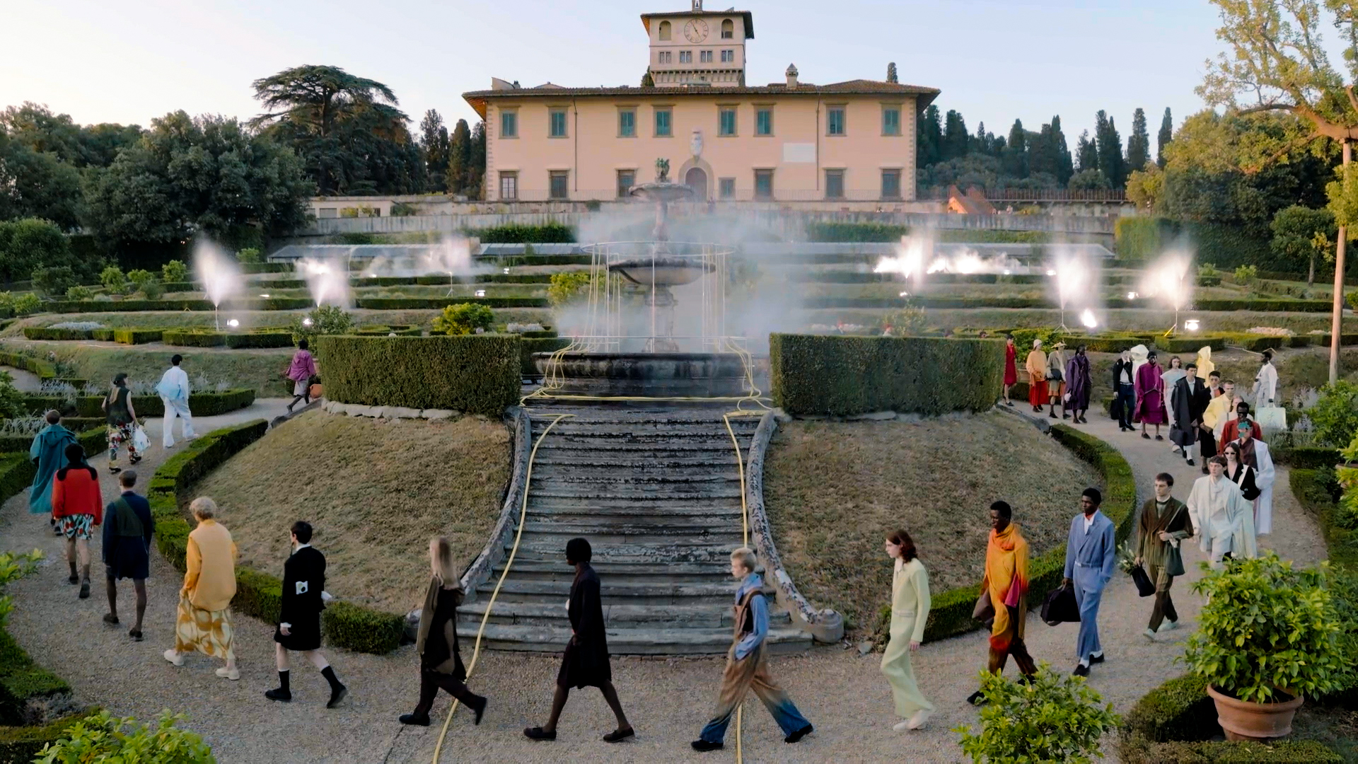 HOMME PLISSÉ ISSEY MIYAKE SS26 Collection Redefines Menswear at Pitti Uomo