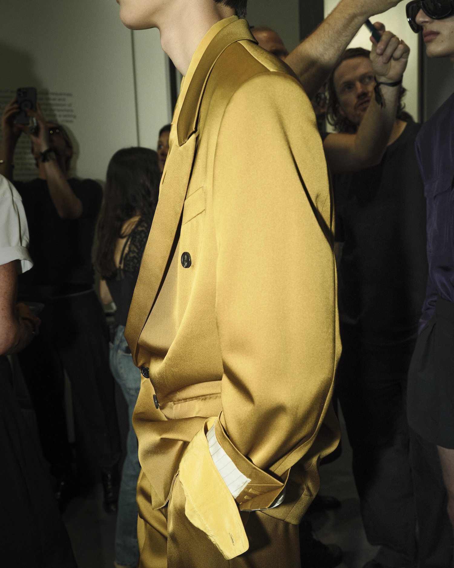 SAINT LAURENT_SPRING26_SHOW_BACKSTAGE_01_HR