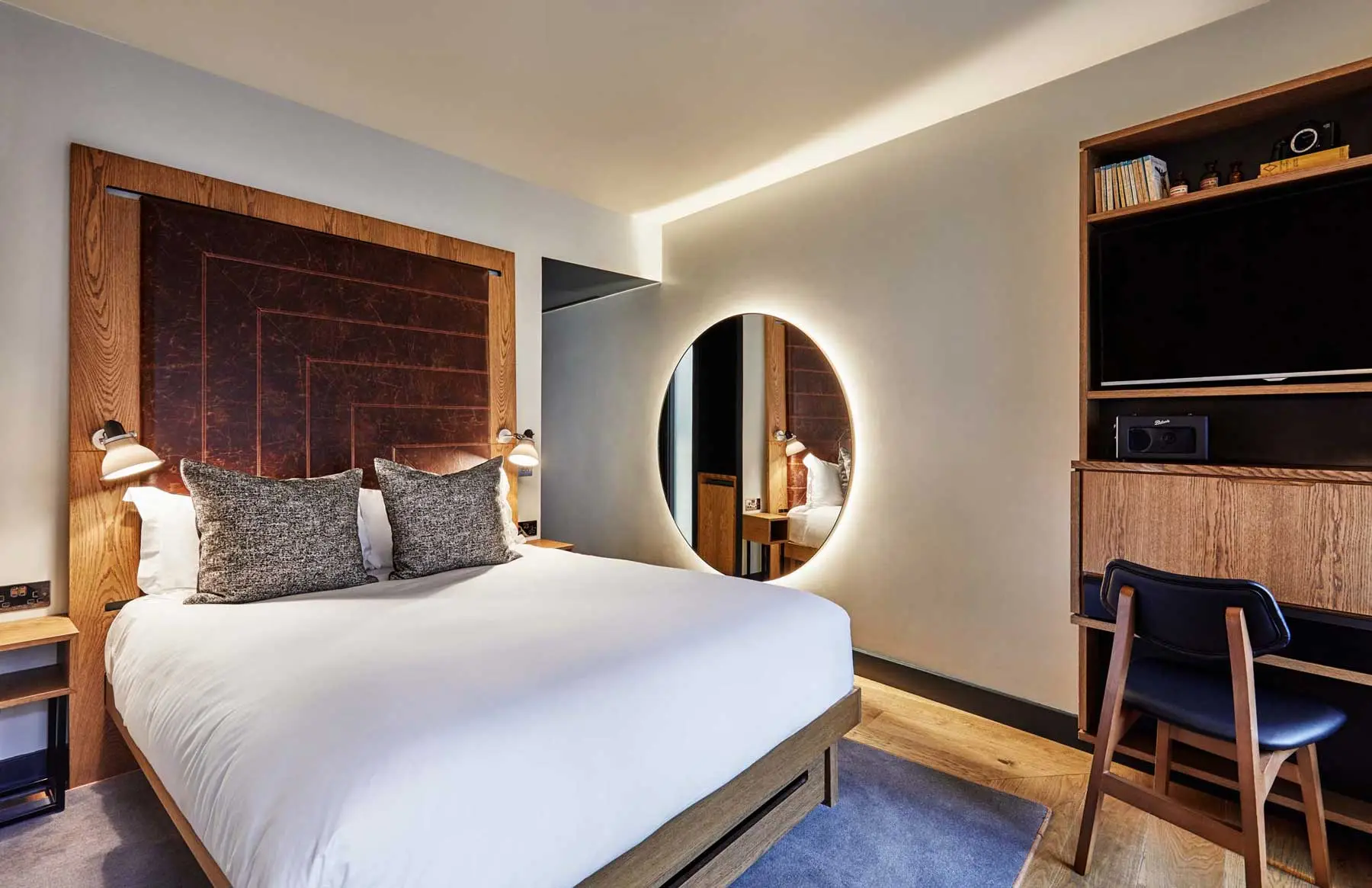 PAUSE Visits: The Hoxton — Holborn