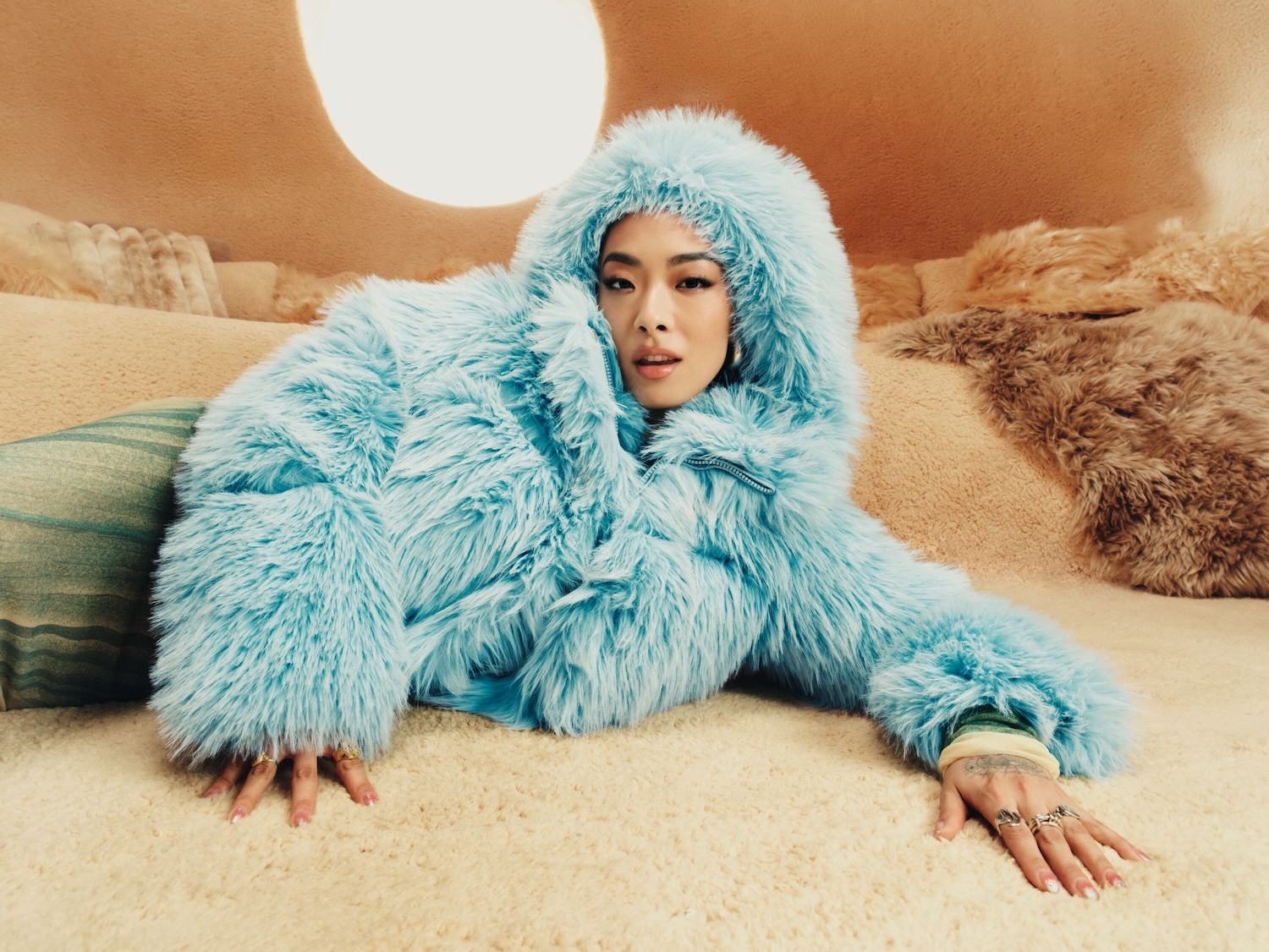 Ծ*Ծ様 UGG イヤーマフ UGG Unveils Two New Holiday Drops ft. Rina Sawayama and Central