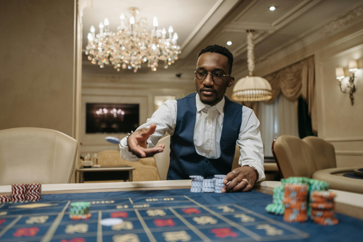 Casino Royale Style: Dressing for High-Stakes Evenings