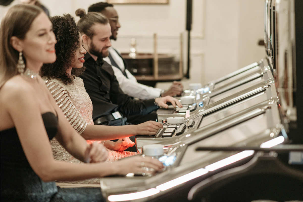 Casino Night: How to Choose a Stylish Outfit for a Night of Games and Fun