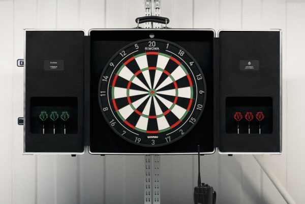 RIMOWA_Dartboard_Case_Campaign_Stills_HR_ 4x5_ (1)