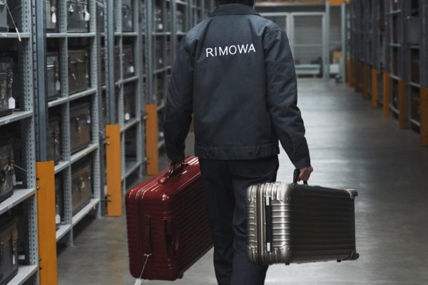 RIMOWA_Dartboard_Case_Campaign_Stills_HR_ 4x5_ (5)