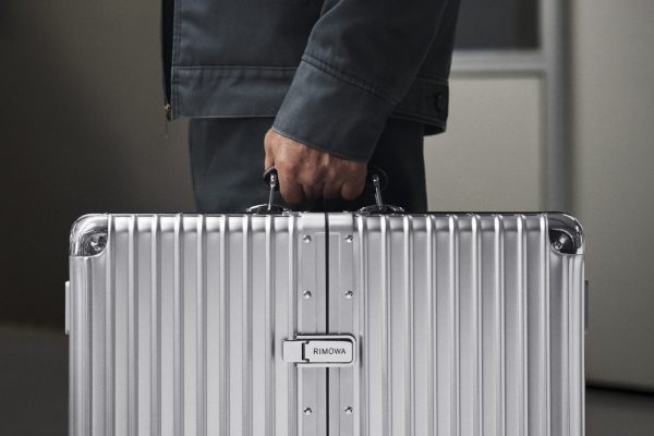 RIMOWA_Dartboard_Case_Campaign_Stills_HR_ 4x5_ (8)