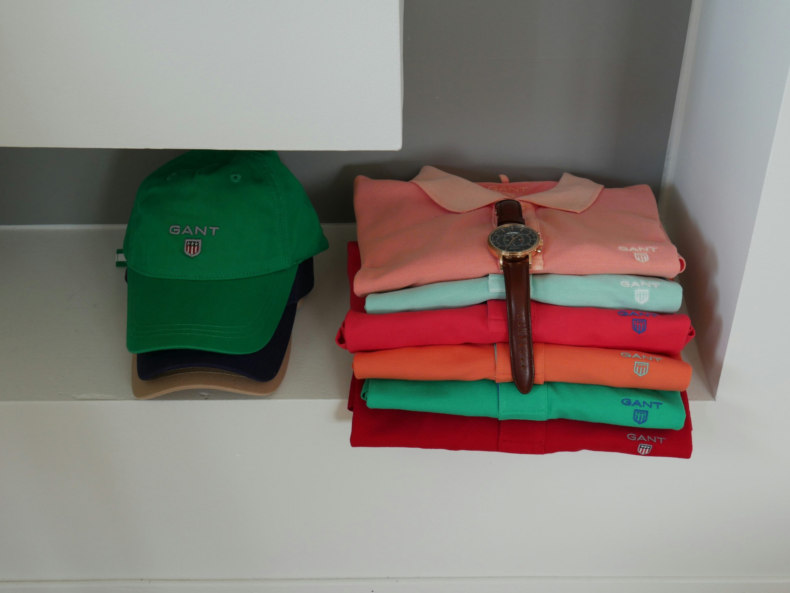 The Psychology of Color in Men’s Fashion: What Your Outfit Says About You