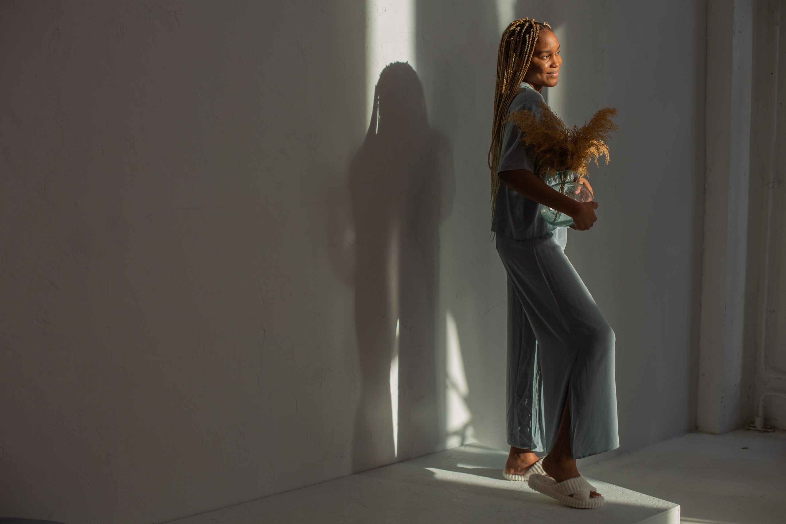 Redefining the Summer Silhouette: Wide-Leg Linen in Street Culture