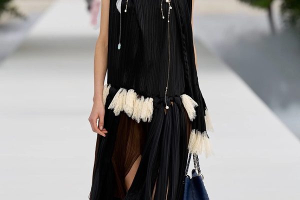 00028-christian-dior-spring-2027-ready-to-wear-credit-gorunway Large