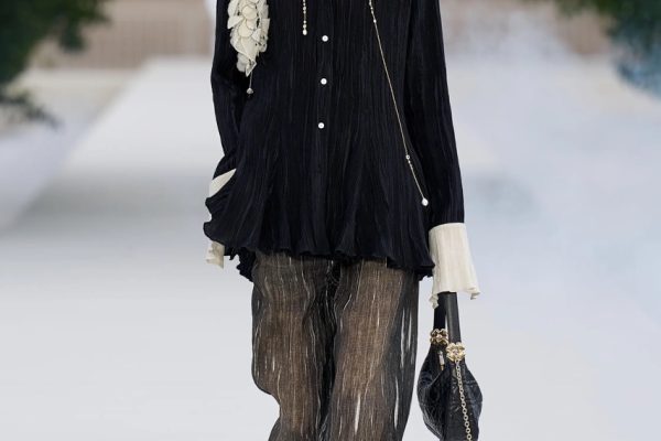 00054-christian-dior-spring-2027-ready-to-wear-credit-gorunway Large